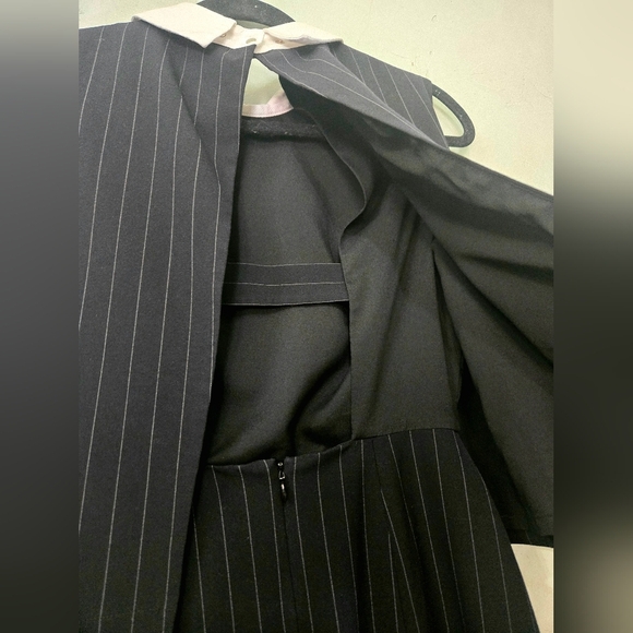 Y2K BCBGMAXARZRIA Black and White Pin Striped Auit Dress size 0 - Picture 5 of 7